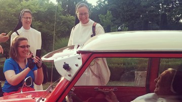 Benediktiner Schwestern iphone Goggomobil Entschleunigung